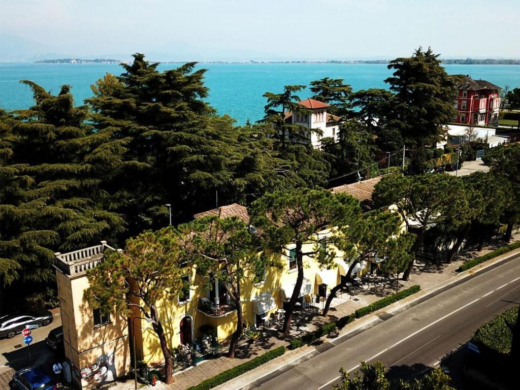 Casa Giulietta Hotel Desenzano del Garda Exterior foto